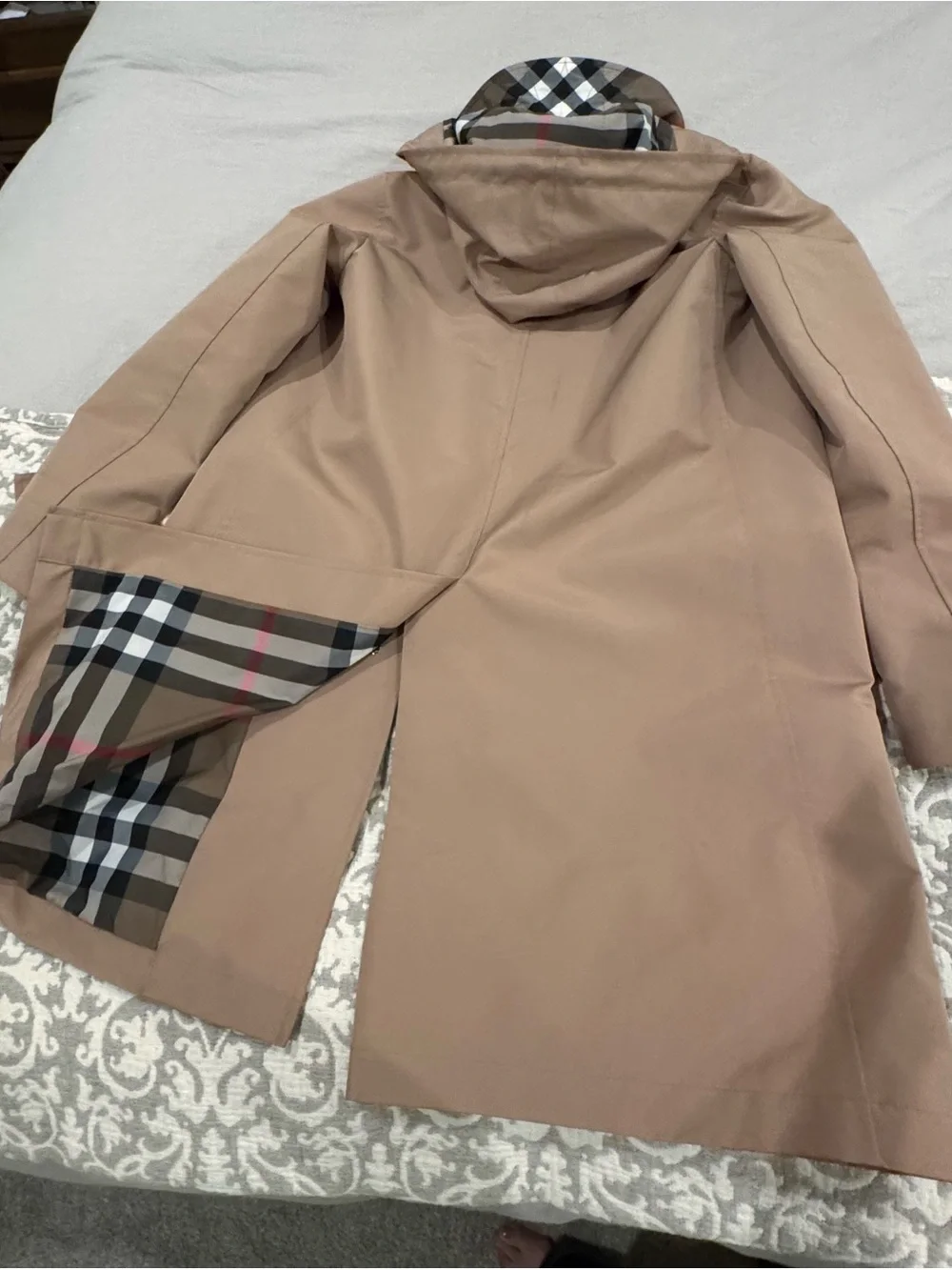 Burberry Beige Trench Raincoat with Signature Check Lining - Picture 4 of 6